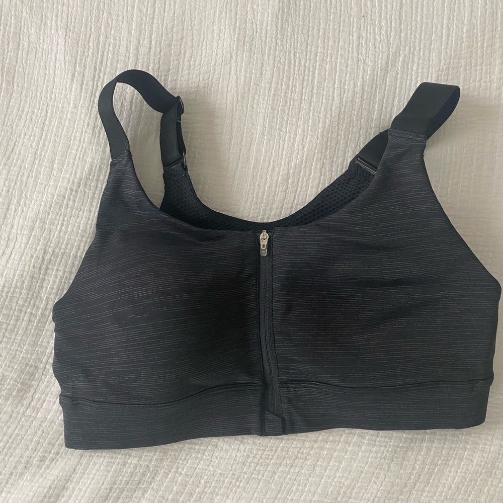 Outdoor voices zip bra in black